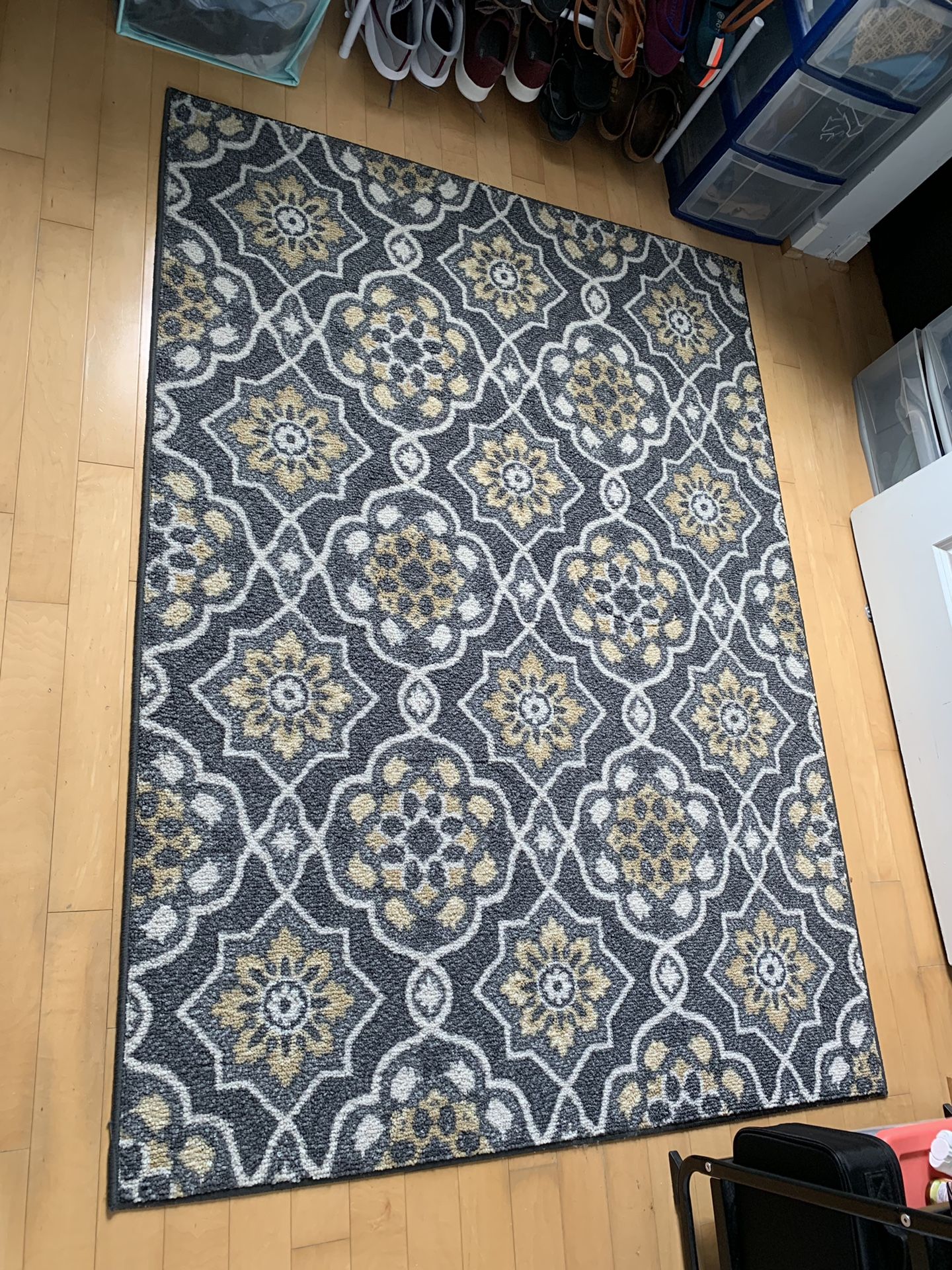 4ft.x5.5ft. Area Rug (Grey, White & Pale Yellow)