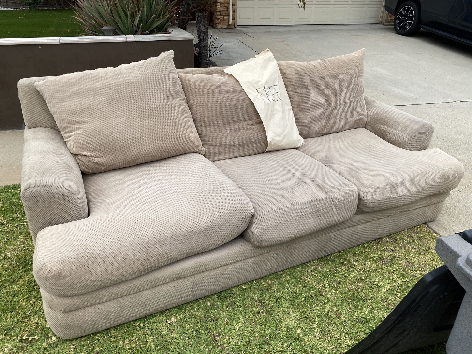 FREE Sofa
