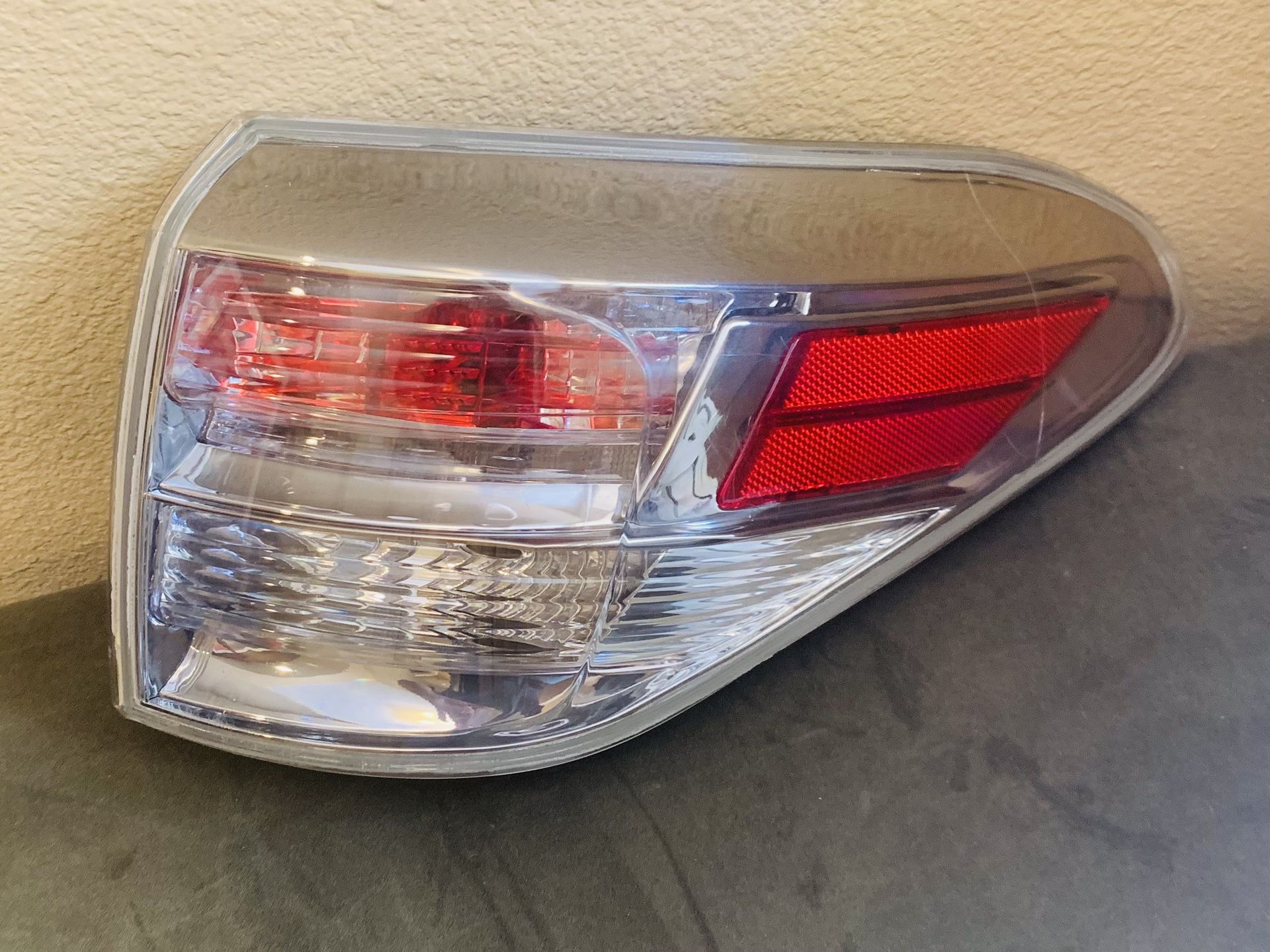 2010-2012 Lexus Rx350 Passenger Tail Light
