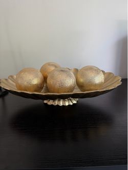 Decorative hold center piece tray with matching textured balls