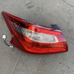 2016-2018 Nissan Altima Left Side Tail Light