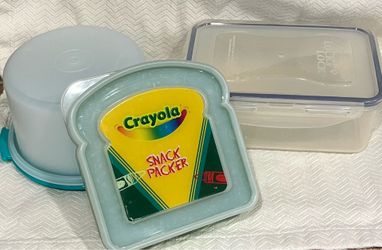Plastic food storage containers