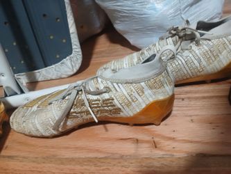 Soccer cleats size 10