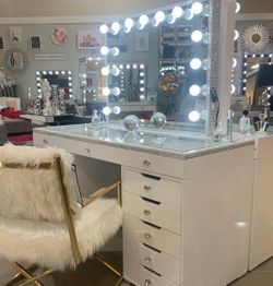 White Hollywood Vanity Desk with Lighted Mirror