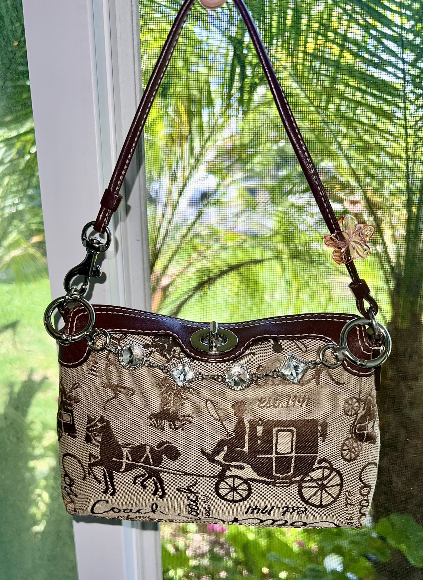 Coach Wristlet 🧸🤎
