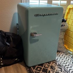 FRIGIDAIRE Retro Compact Fridge with Chiller, 3.2 cu ft Compact Refrigerator for Office