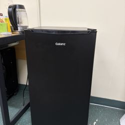 Galanz 3.3 Cu ft One Door Mini Fridge, Black Estar, New