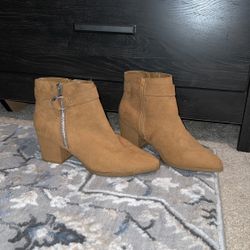 New Size 10 Boots