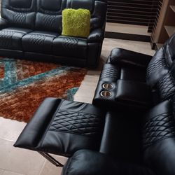 *Weekend Special!!!*---Sleek Santiago Black Leather Reclining Sofa/Loveseat Sets---Delivery And Financing Available🤭