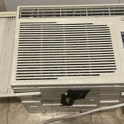 Admiral Air Conditioner-Great Condition-Includes Remote 