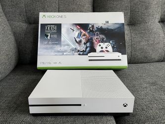 Xbox One S 1 TB White PRISTINE
