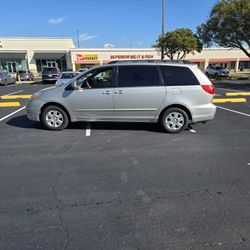 Toyota  Sienna  All Power Door