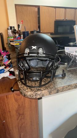 Xenith Football Helmet, Black, Youth Size Medium