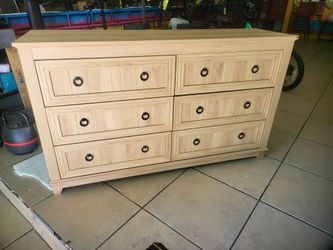 Farmhouse style 6-drawer dresser