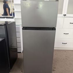 4.4-cu ft Mini Fridge with Freezer ( Silver ) ENERGY STAR