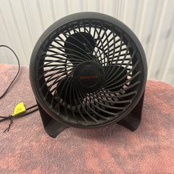 Honeywell 11” desk fan, 3 speeds