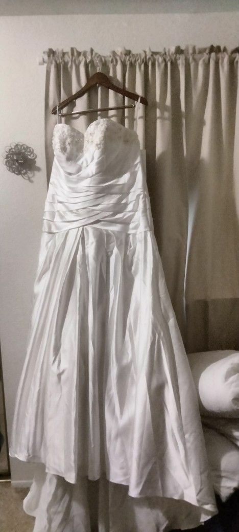 Unused! Wedding Dress. Size 18