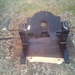 Reese Fifth Wheel Hitch 1600 Lb