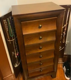Jewelry box