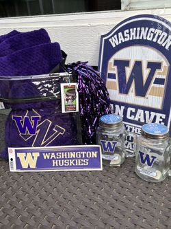 New Washington Huskies Fan Gift Set Bundle