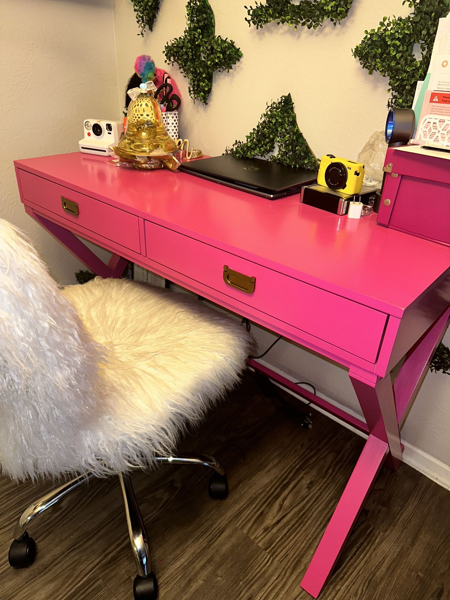 Pink Computer Desk And Chair for Sale in Dallas, TX OfferUp