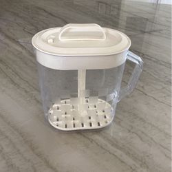 Pampered Chef Pitcher 4 Quart for Sale in Phoenix, AZ - OfferUp
