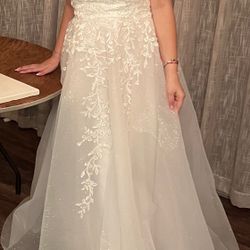 Wedding Dress Size 8 Worn Once For A Couple Hours 