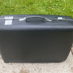 Vtg American Tourist Suit Case Black Wheels Handle 
