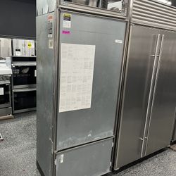 Panel Ready Sub Zero Built In 30” Bottom Freezer Refrigerator 