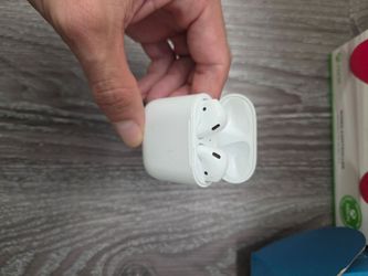Apple AirPods with Charging Case