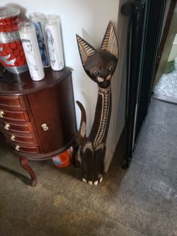 Cat Statue 