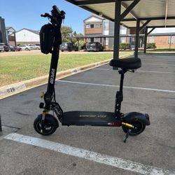 🆕 Brand New Foldable Commuter E-Scooter – ready to ride! 🔋 Powerful 700W Motor with 48V 13Ah battery