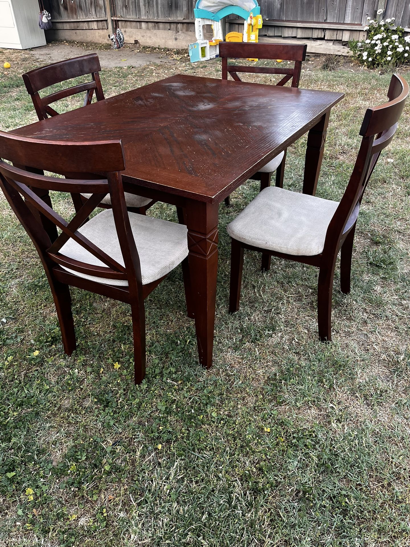 DINING TABLE AND 4 CHAIRS ❤️❤️❤️
