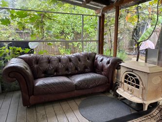 Beautiful Kensington Chesterfield Sofa. Full Grain Leather. Made in Italy.