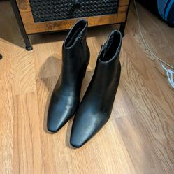 Anne Michelle Black Pointed Closed Toe Ankle  Zipper Boots - (Size 8)  