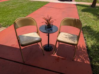 2 beautiful Chairs and the table