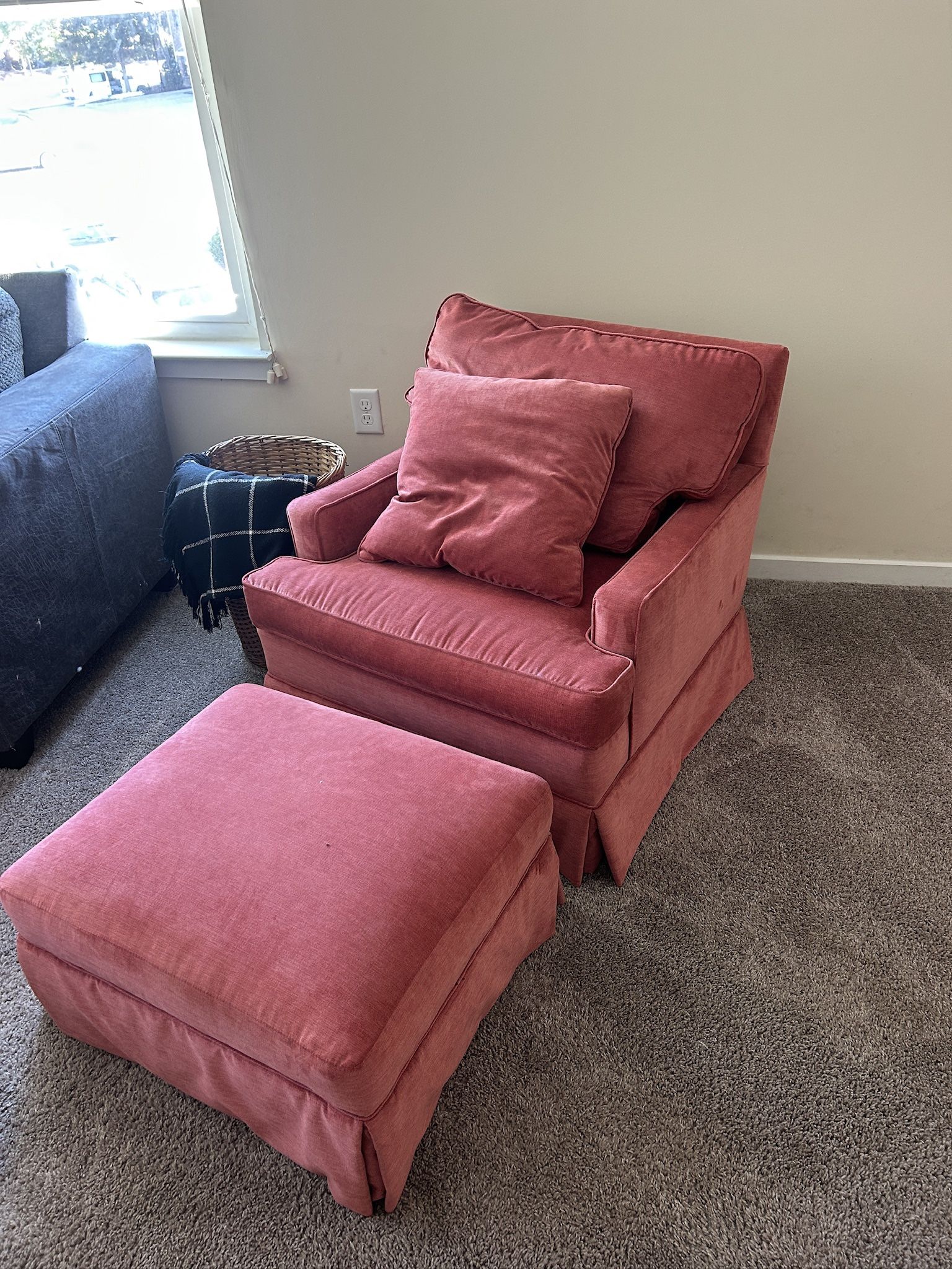 Pink armchair with ottoman. Pickup today, best offer!