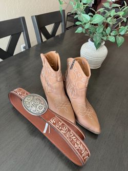 Cinto size S botas size 6W