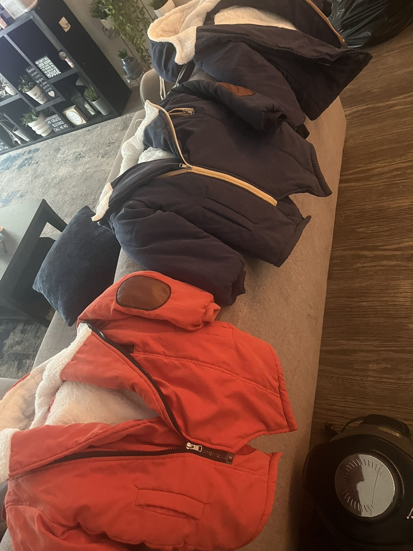EISHOW Kids Boys Warm Thick Jackets Hooded Cotton Fleece  Children Winter Zipper Out wear.  Used-Hood Condition 