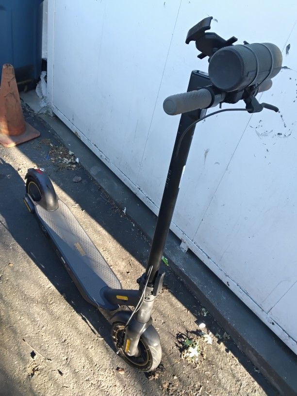 Ninebot G30P Electric Scooter