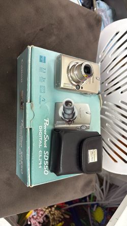Canon PowerShot SD550 Digital ELPH Camera with Case