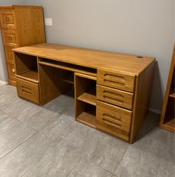 Office Desk - Free Delivery 🚚