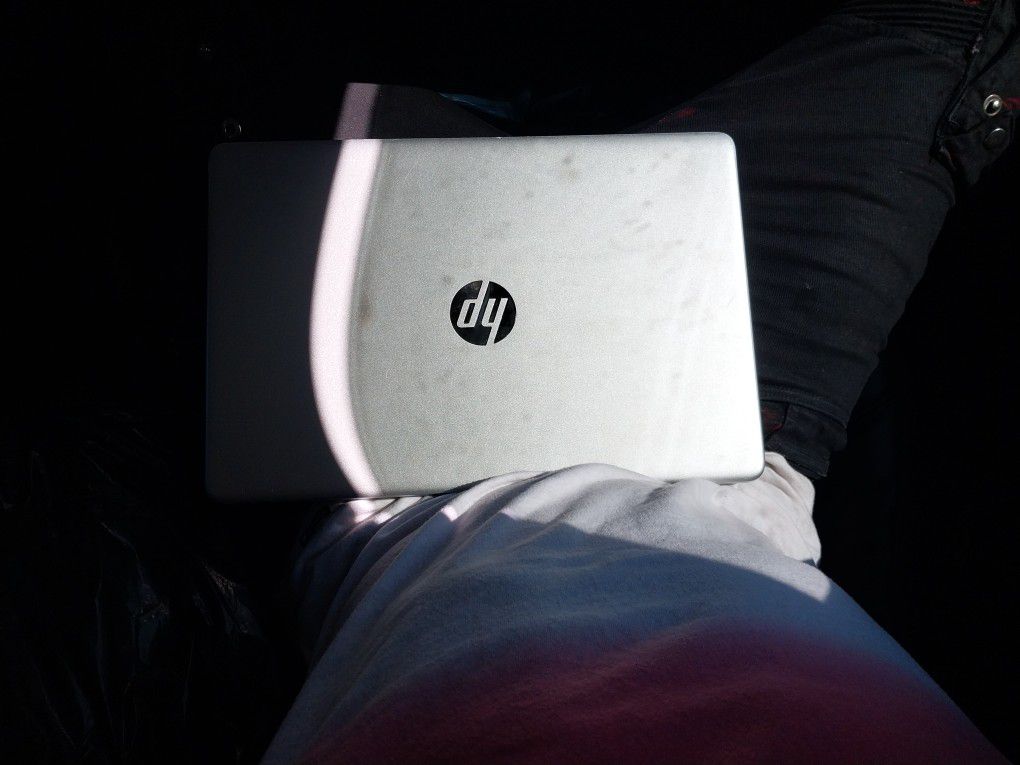 15.6" HP Laptop TouchScreen