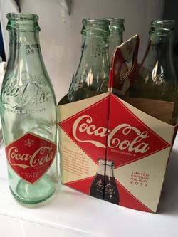 Coca Cola holiday 2012 diamond label 8 oz glass bottles with carrier