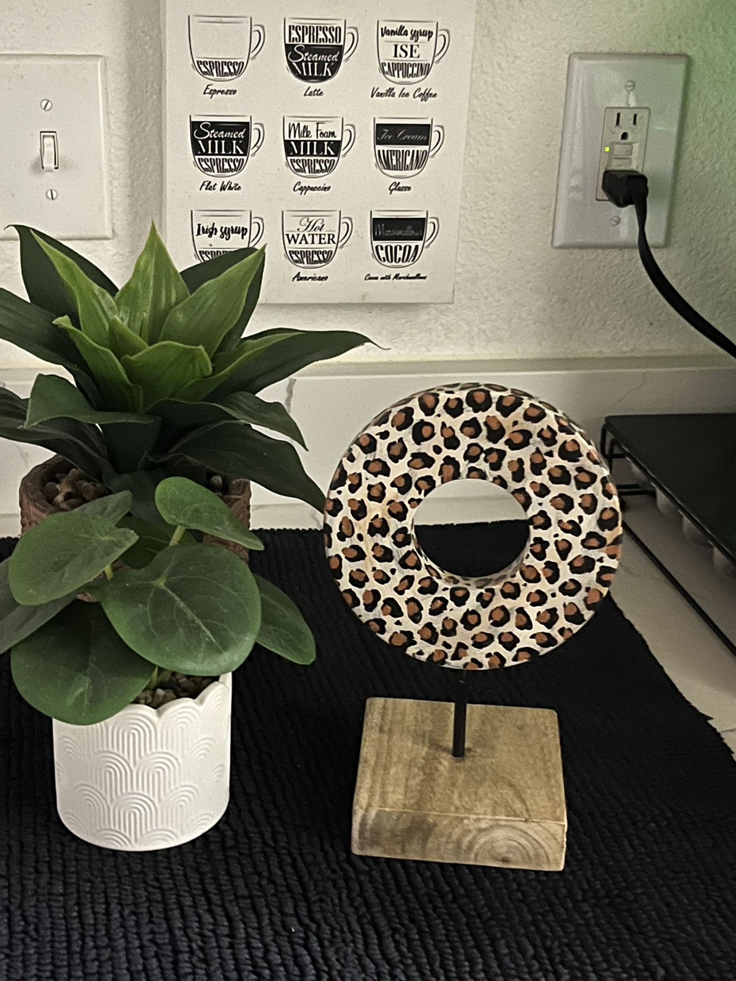 Beautiful HAND PAINTED Leopard Print Statue🌿🐆🌿🐆🌿