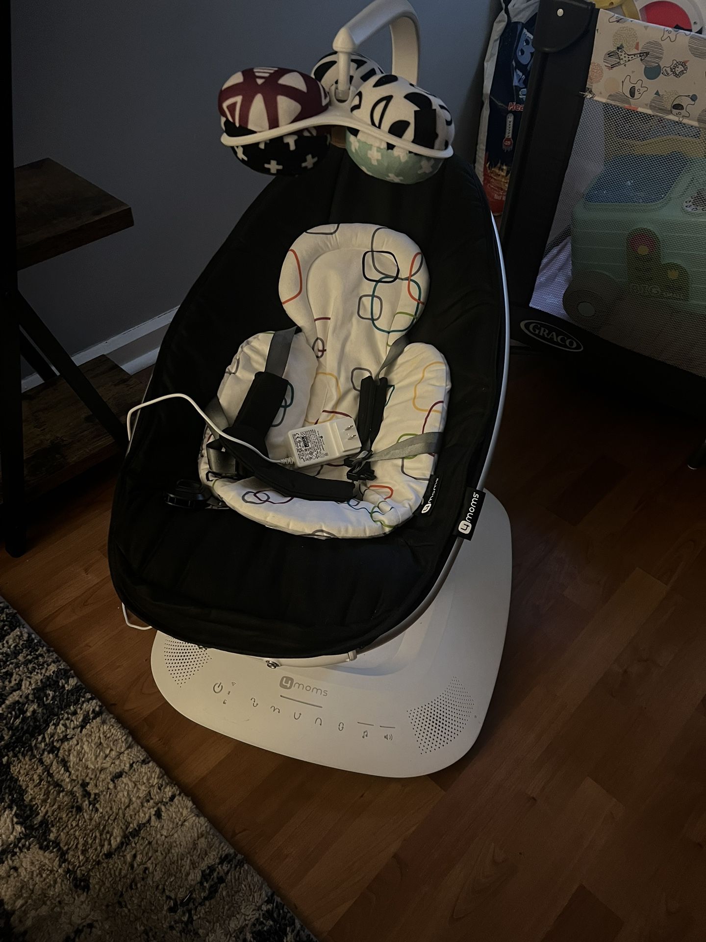 4moms Mamaroo Multi-Motion Visit Baby Swing