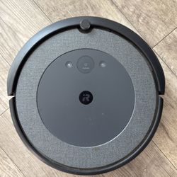 iRobot Roomba i3 Robot Vacuum + Clean Base Self-Emptying Dock + Extra Parts