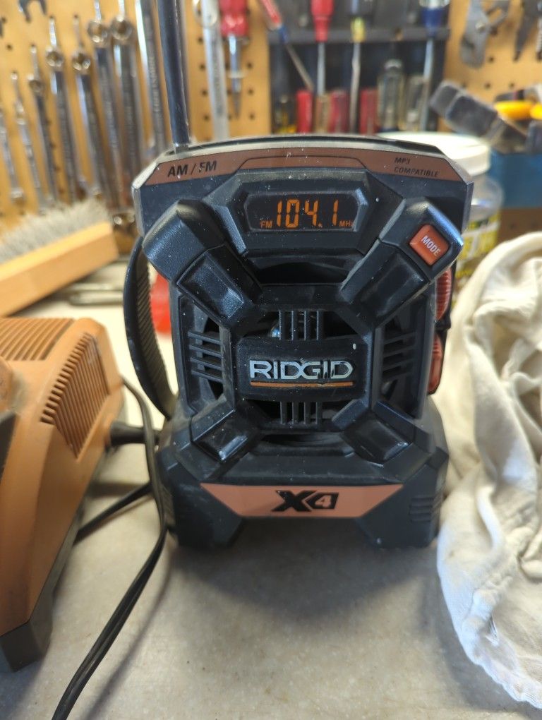 Ridgid Radio Battery And Charger 