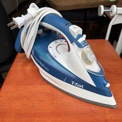 T-fal FV5375 Aquaspeed Auto Clean Steam Iron Very Good Condition