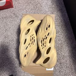 adidas foam runner size 14 (fits like 13) READ DESCRIPTION**